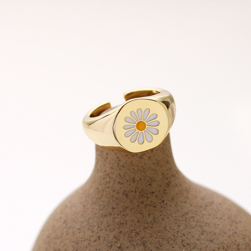 Women's Flower Graved Ring
