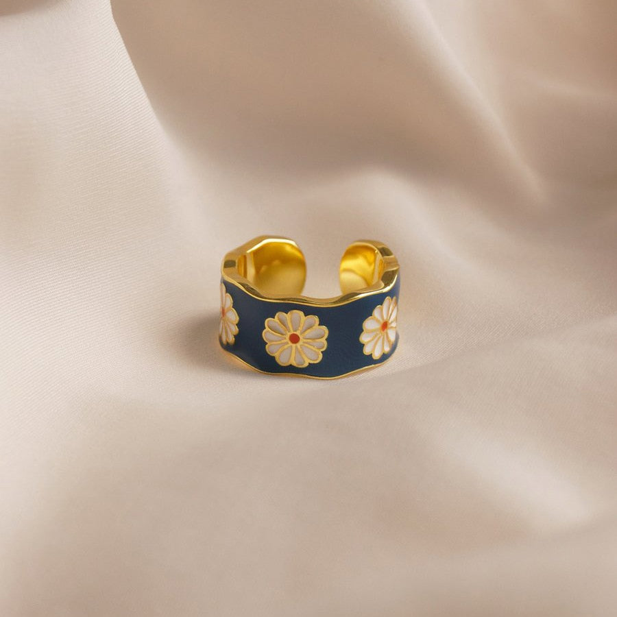 Women's Flower Graved Ring